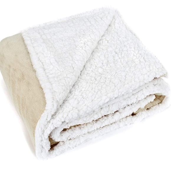 Faux fur/Sherpa 60x80 blanket throws - Picture 2 of 4